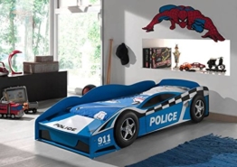 Rennwagenbett in Poizeiauto Optik von Viepack in Kinderzimmer vor blauem Teppich